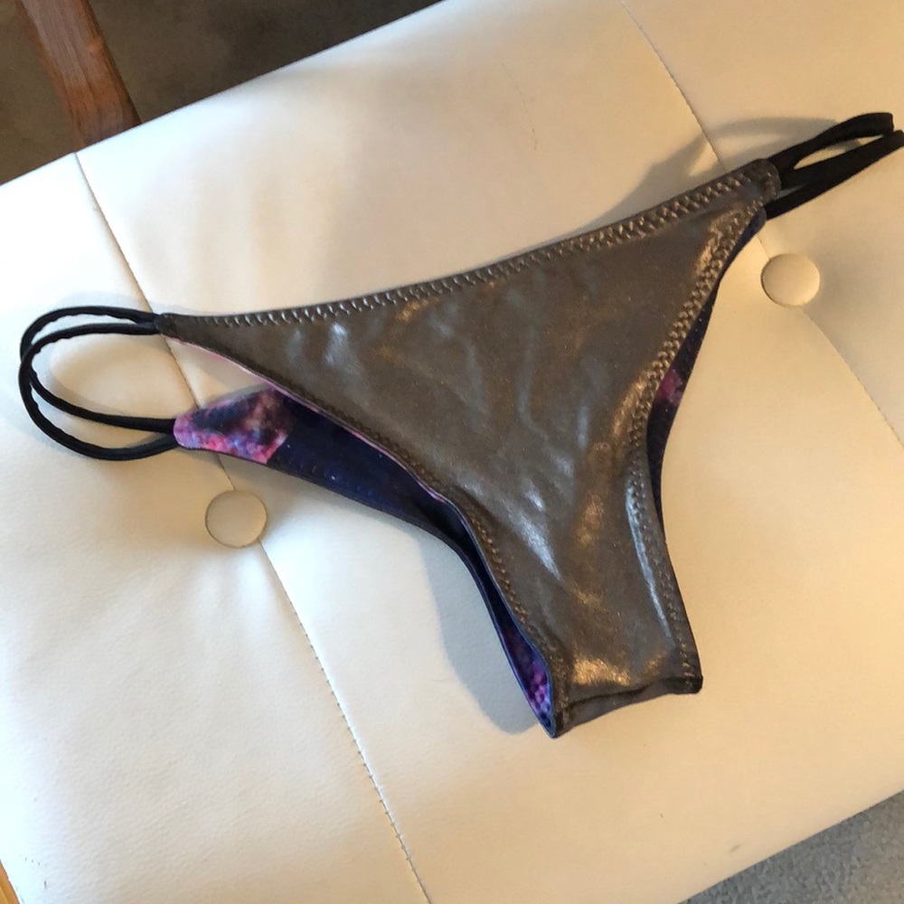 Savage Swimwear Dylan Low M EUC